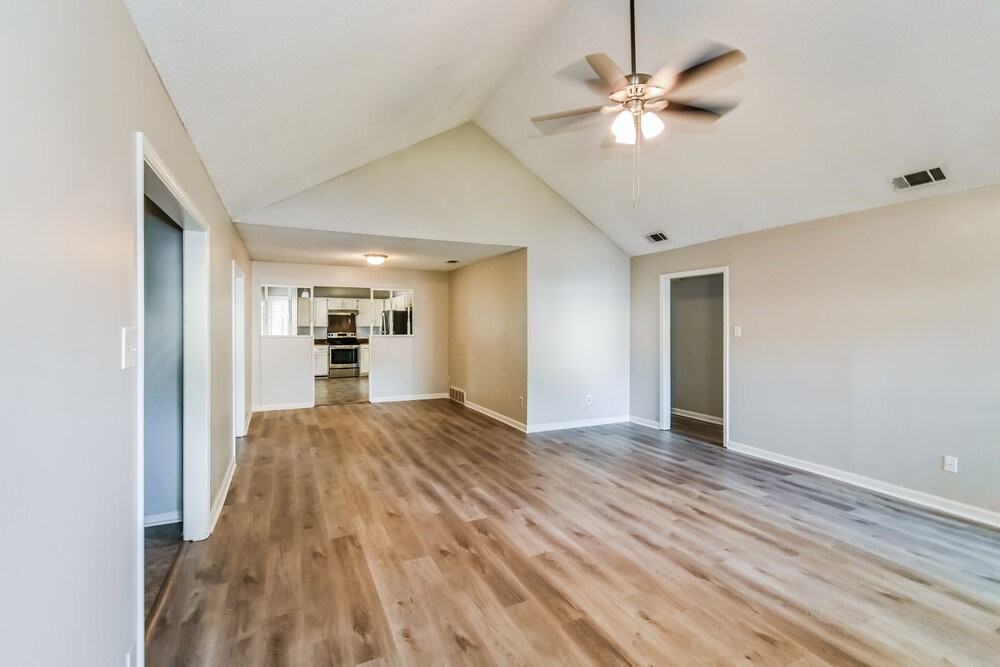 4864 Barkshire Dr - Photo 5 of 16