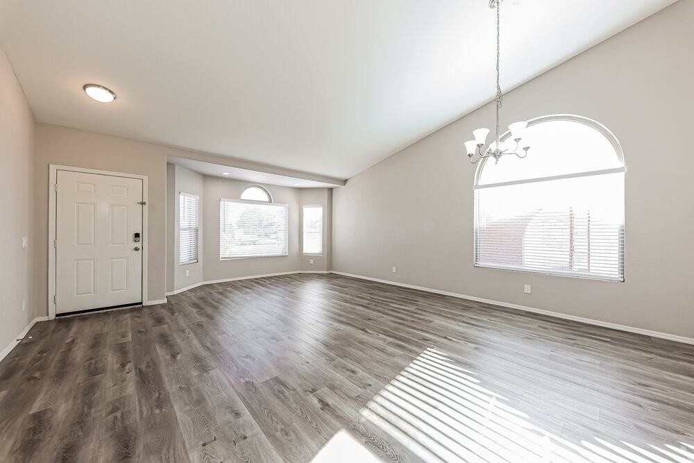 4317 W Electra Ln - Photo 5 of 16