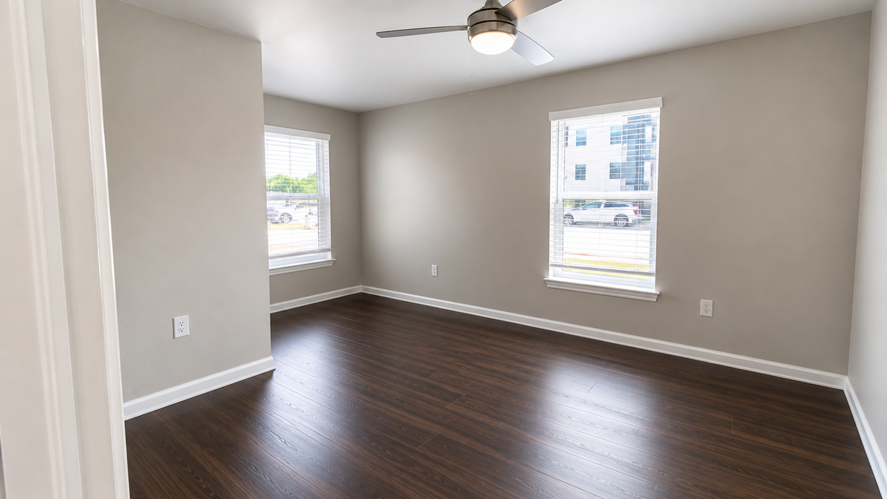 Alton Gloor - Photo 5 of 12