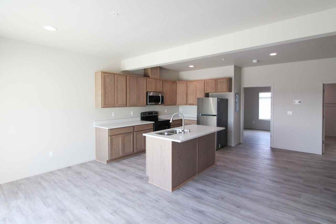 1200 N 8th Ave - Photo 3 of 18