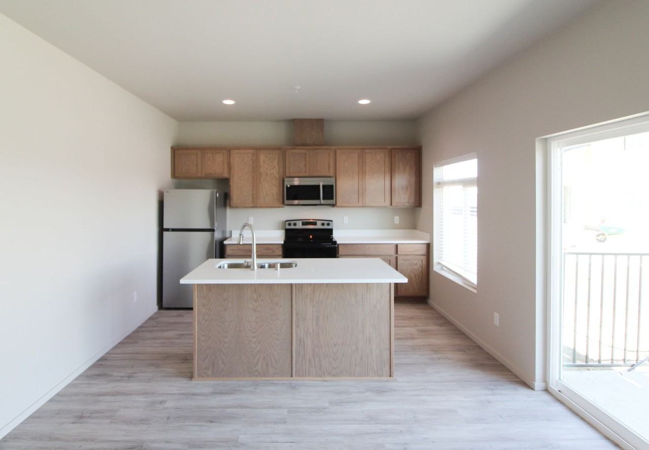 1200 N 8th Ave - Photo 4 of 18