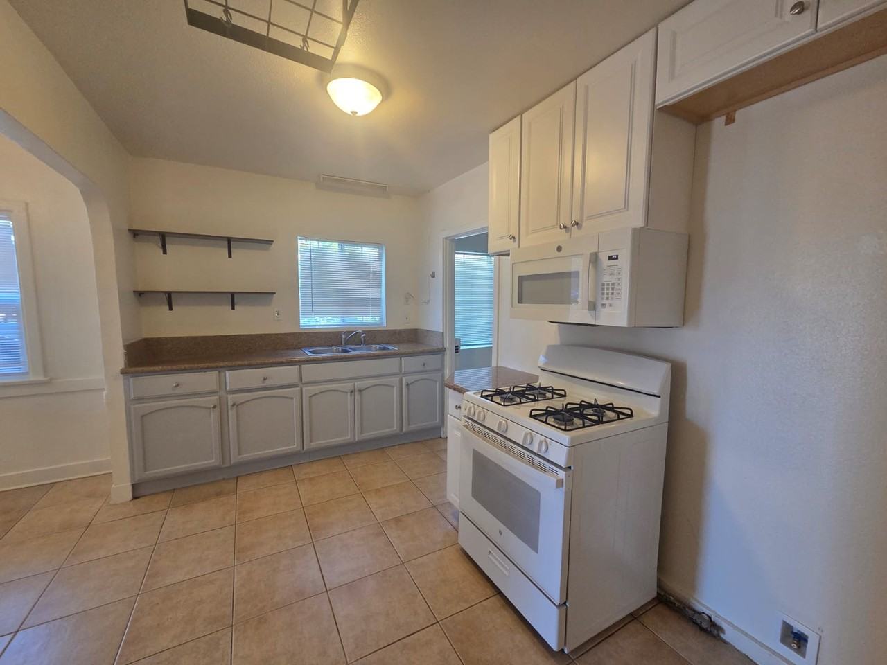 857 E 9th St #857 - Photo 4 of 11