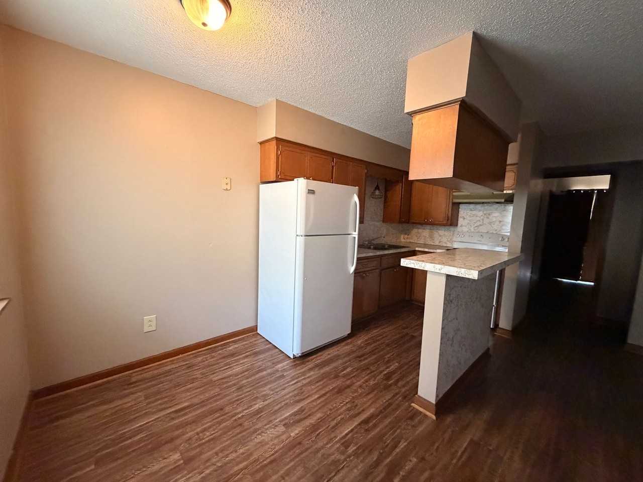 300 Market St - Photo 6 of 12