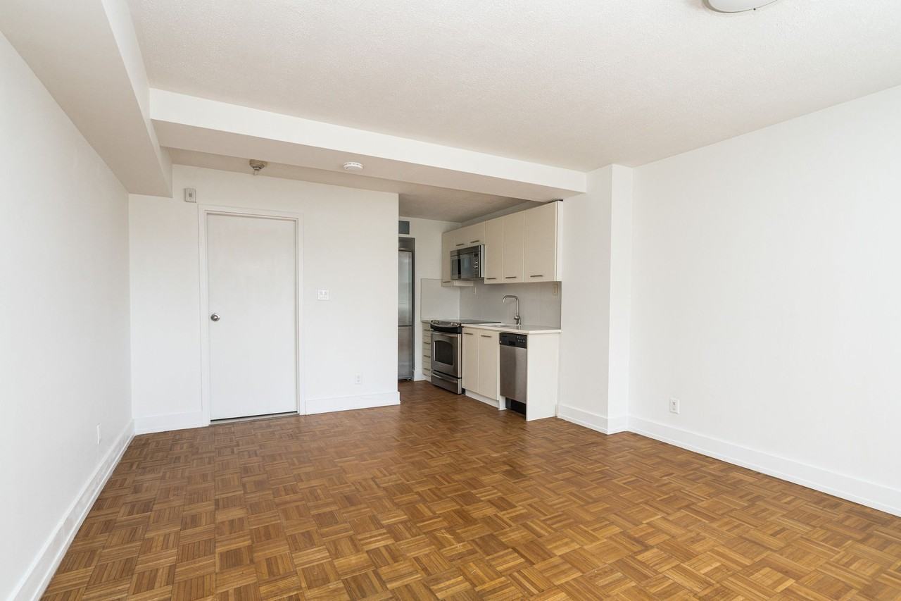 551 Eglinton Avenue East - Photo 3 of 10