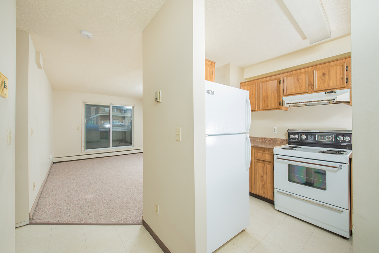 Queensgate Manor - Photo 3 of 11