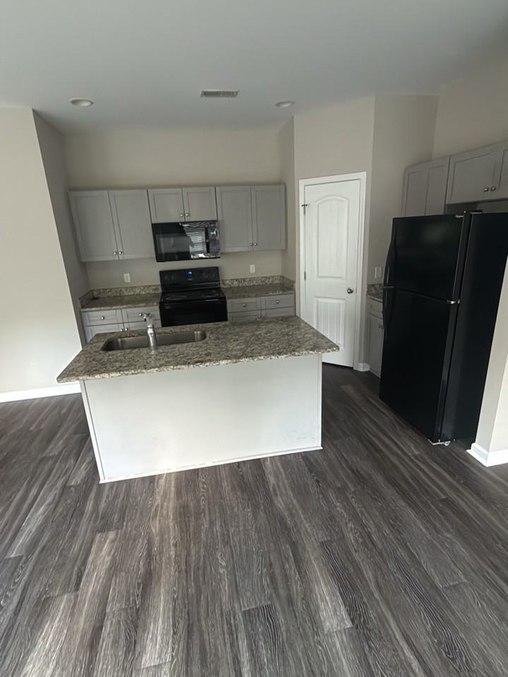 654 Pippin Dr #1 - Photo 4 of 12