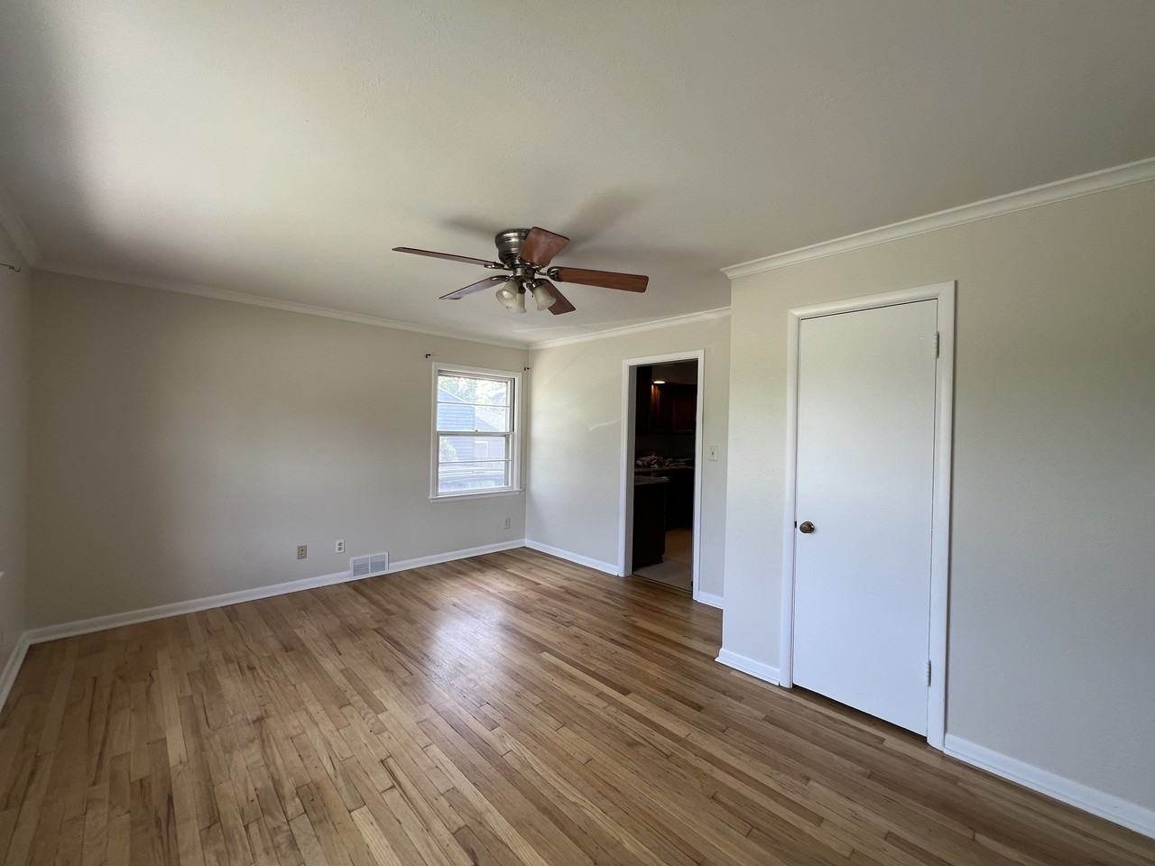 924 19th St #1 - Photo 5 of 19
