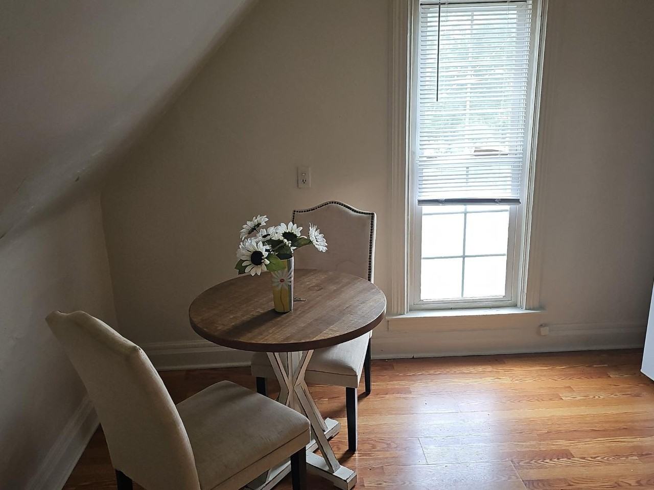 2911 Dudley St - Photo 4 of 10