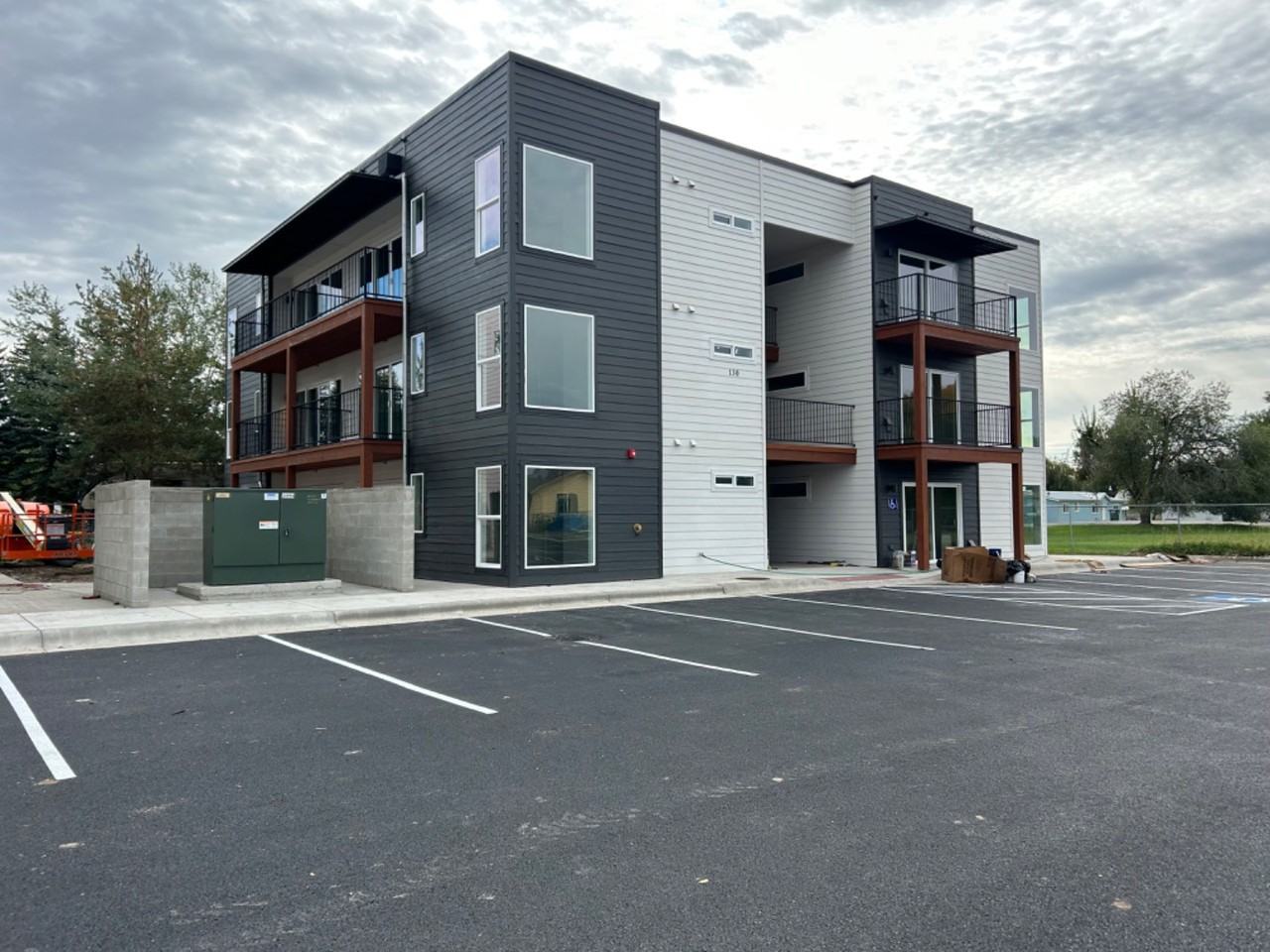 128 East Evergreen Drive - Photo 4 of 21