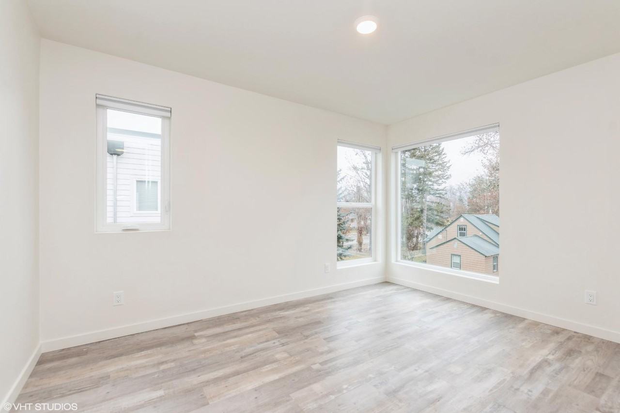 128 East Evergreen Drive - Photo 7 of 21