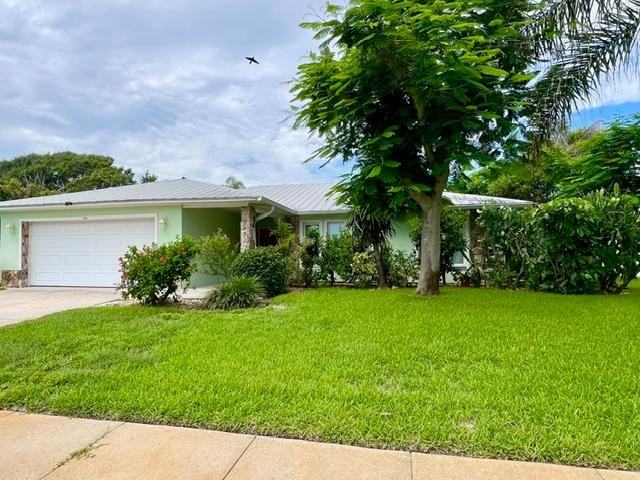 2108 Rosewood Dr - Photo 3 of 11