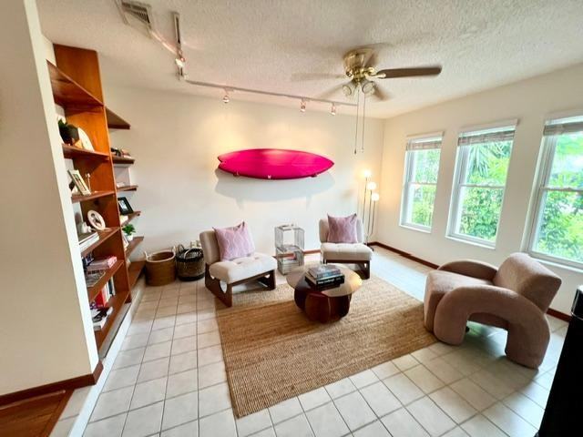 2108 Rosewood Dr - Photo 5 of 11