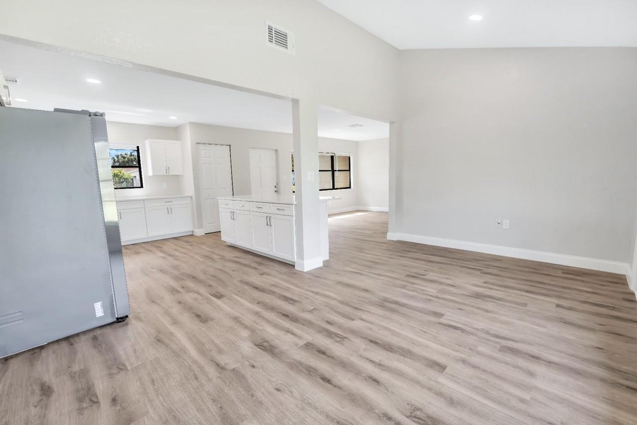 644 Nida Dr - Photo 4 of 12