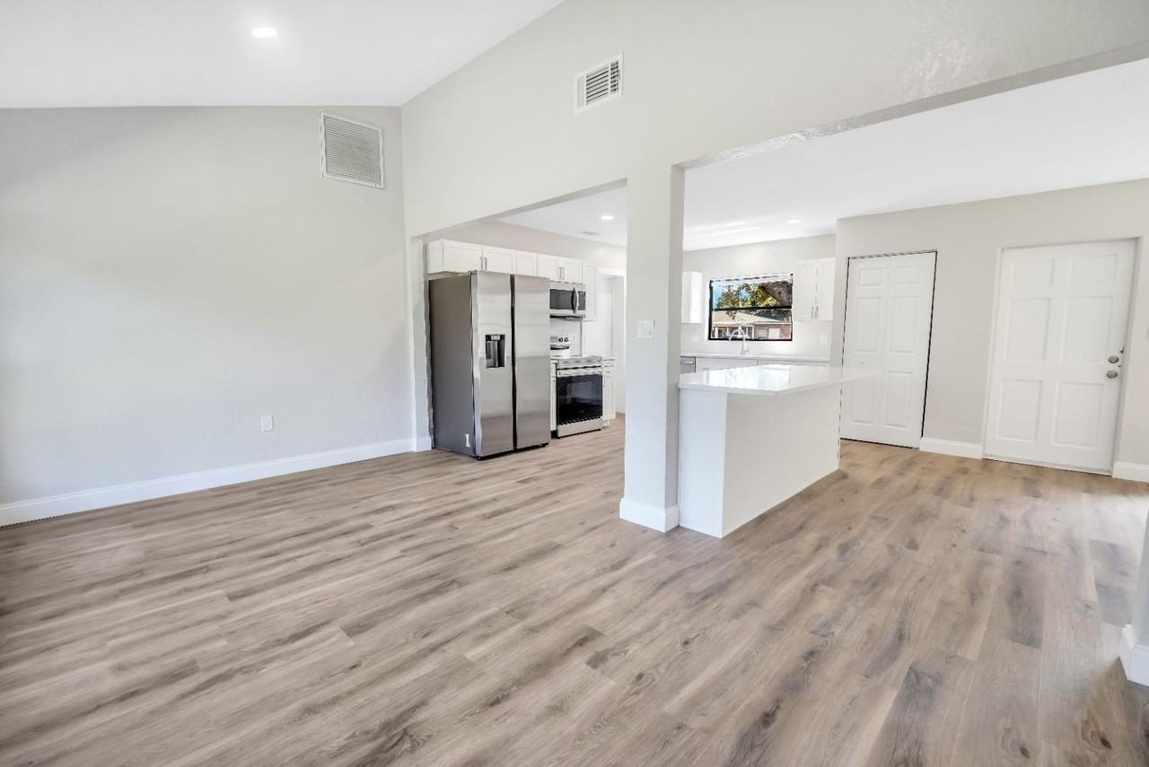 644 Nida Dr - Photo 5 of 12