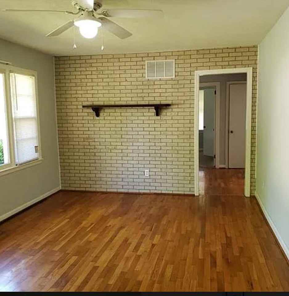 215 Dixon Cir - Photo 4 of 12