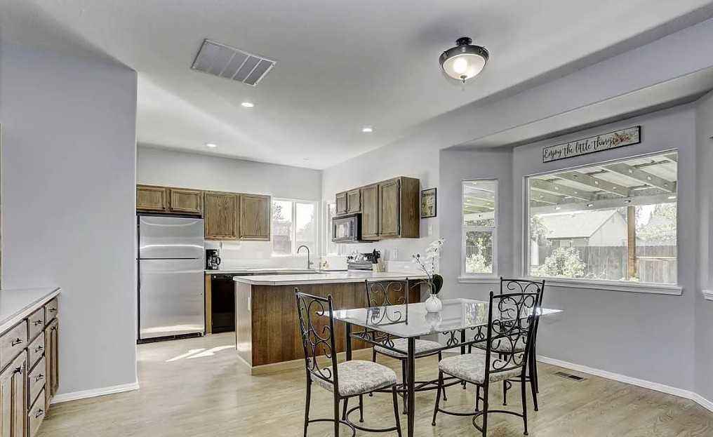 2497 W Willard St #1 - Photo 4 of 8
