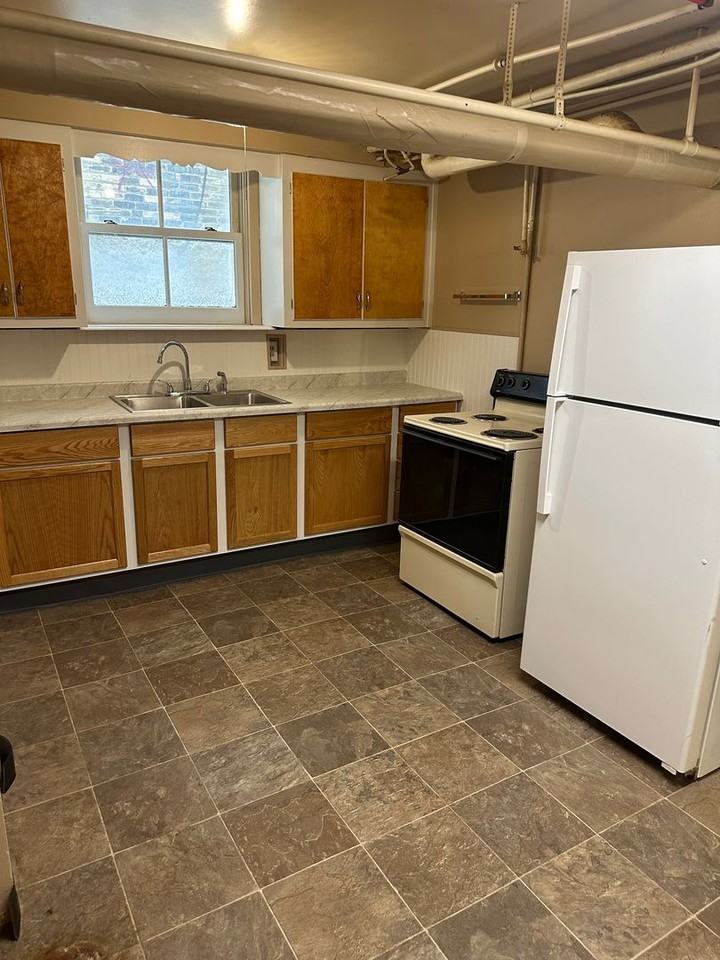 Stratford Apartments - Photo 6 of 11