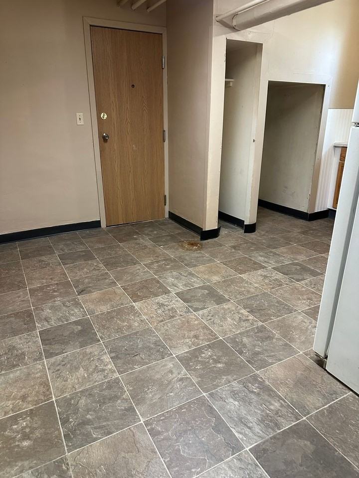 Stratford Apartments - Photo 7 of 11