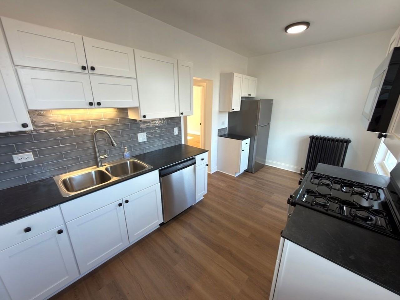 4824 W Addison St - Photo 2 of 11