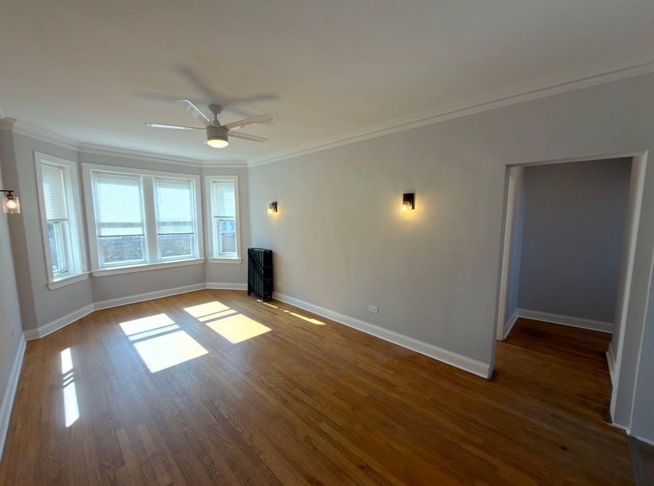 4824 W Addison St - Photo 4 of 11