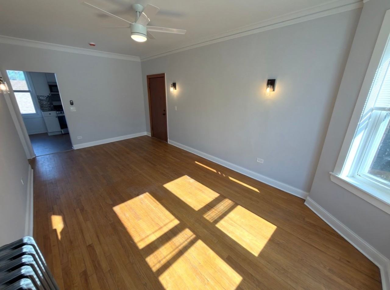 4824 W Addison St - Photo 6 of 11