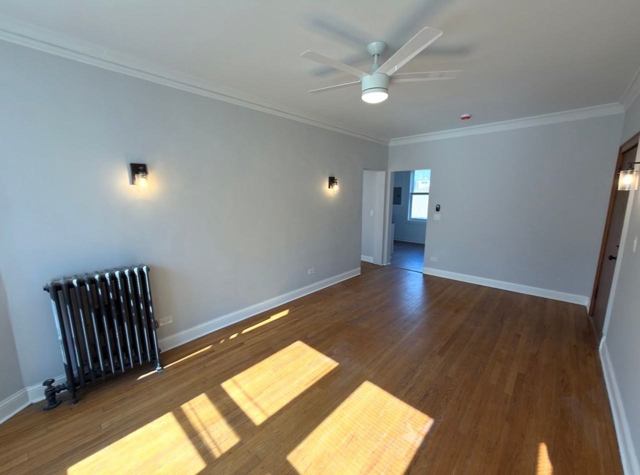 4824 W Addison St - Photo 7 of 11