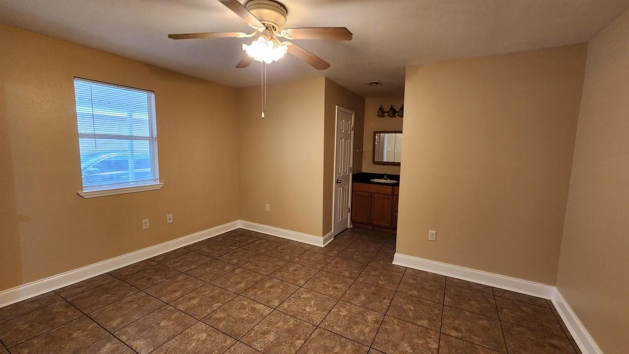 3618 Shangri La Dr #3618 - Photo 4 of 12