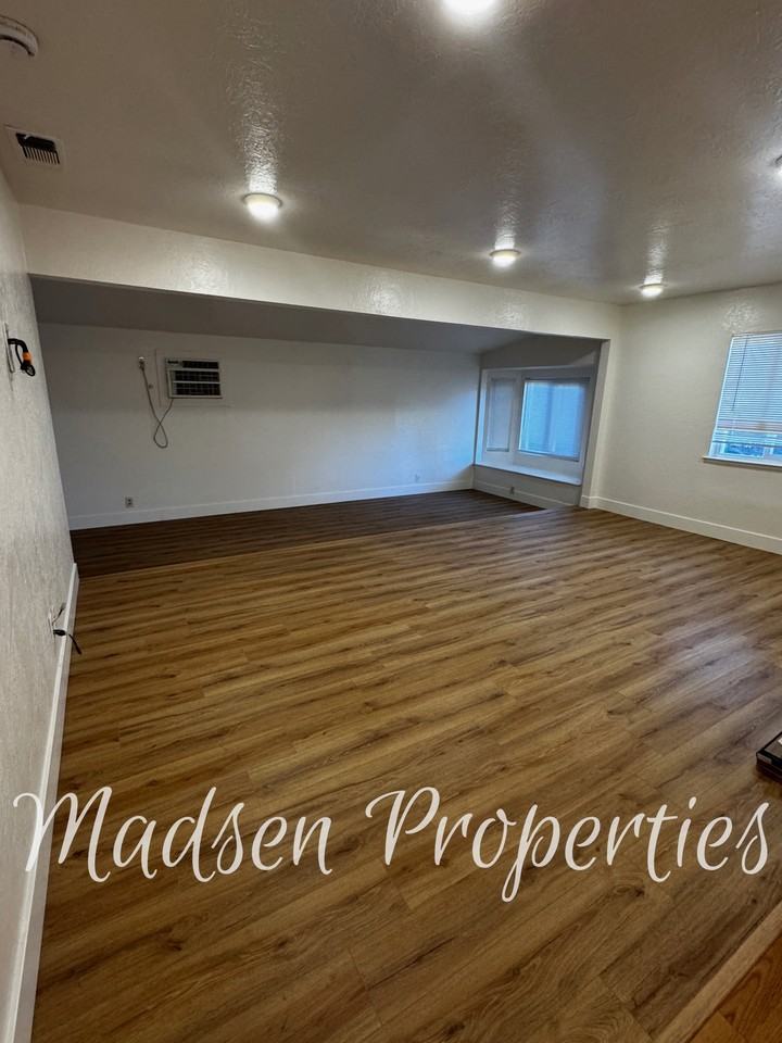 3156 Burdick Rd #1 - Photo 7 of 32