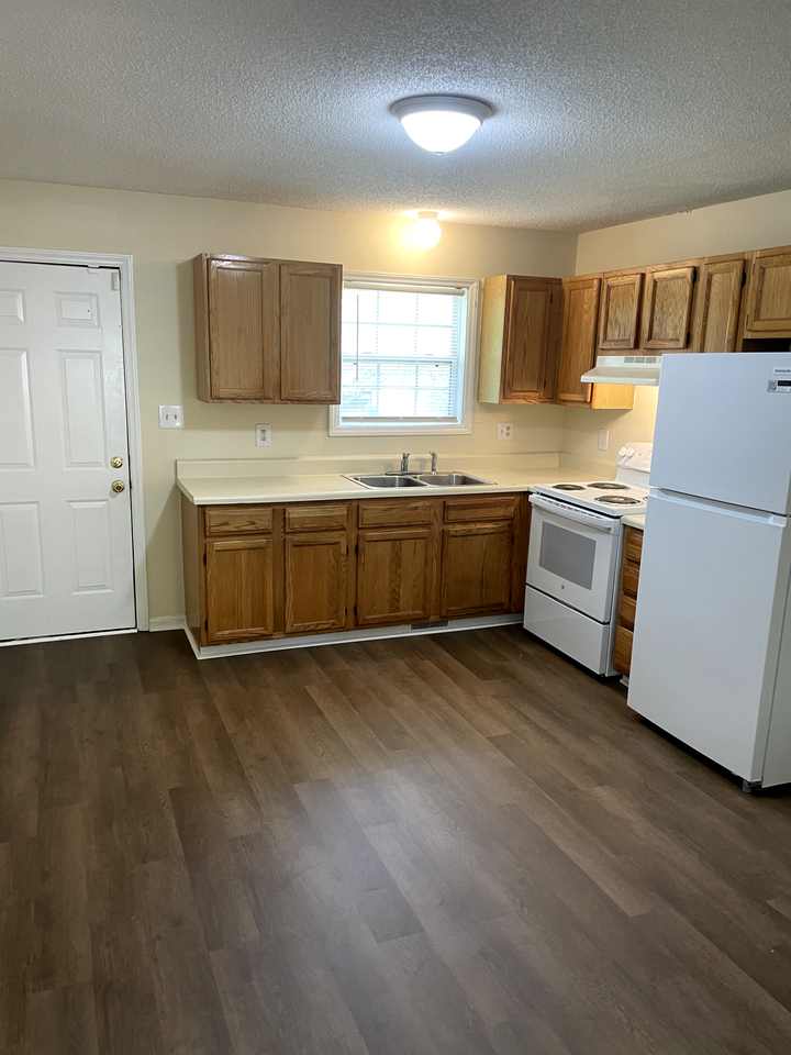 103 N Whitley St #1 - Photo 3 of 9