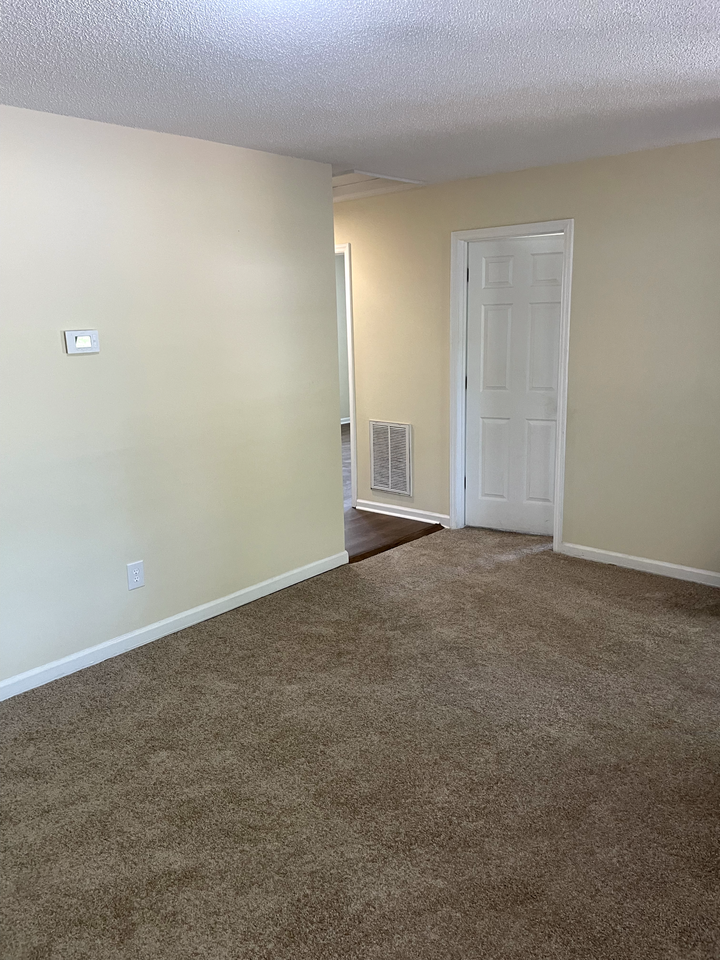 103 N Whitley St #1 - Photo 4 of 9
