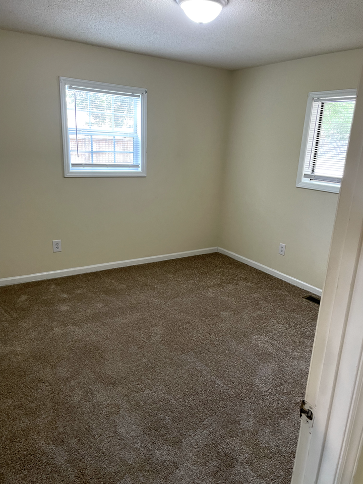 103 N Whitley St #1 - Photo 5 of 9