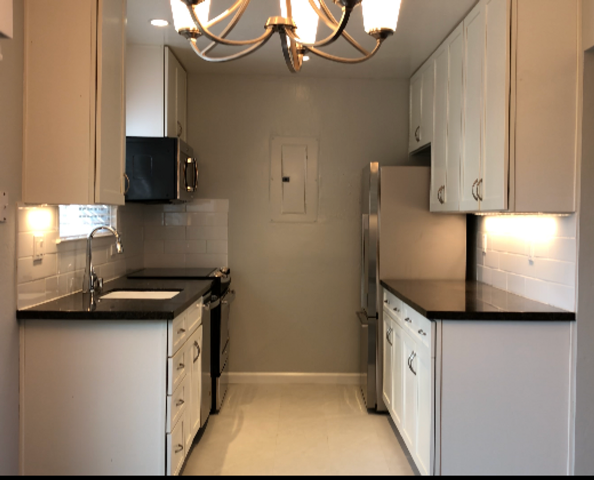 Village Square Townhouses - Photo 4 of 35