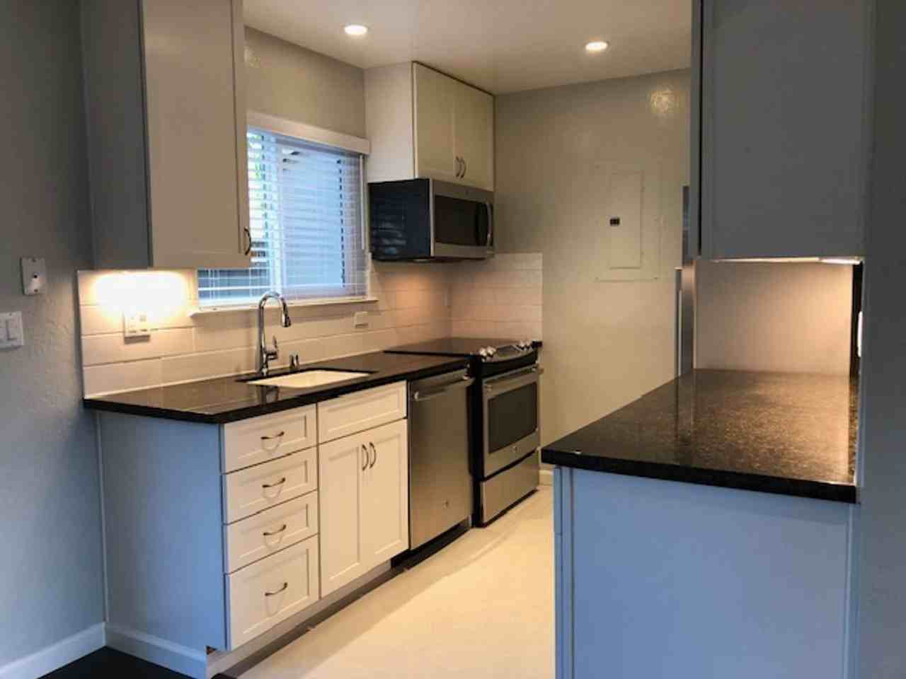 Village Square Townhouses - Photo 5 of 35