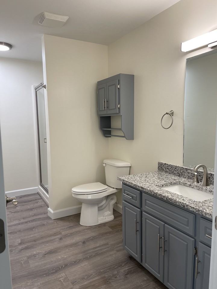 1033 Forest Hills Ln - Photo 7 of 7