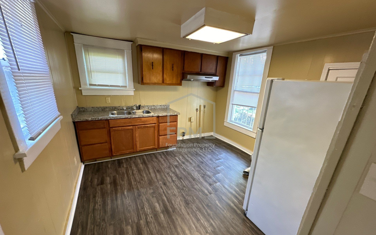 792 N Willett St #1 - Photo 3 of 9