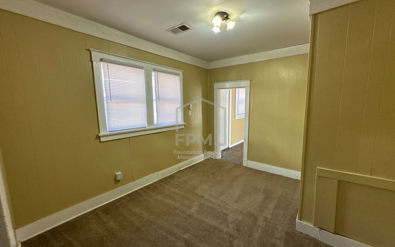 792 N Willett St #1 - Photo 6 of 9