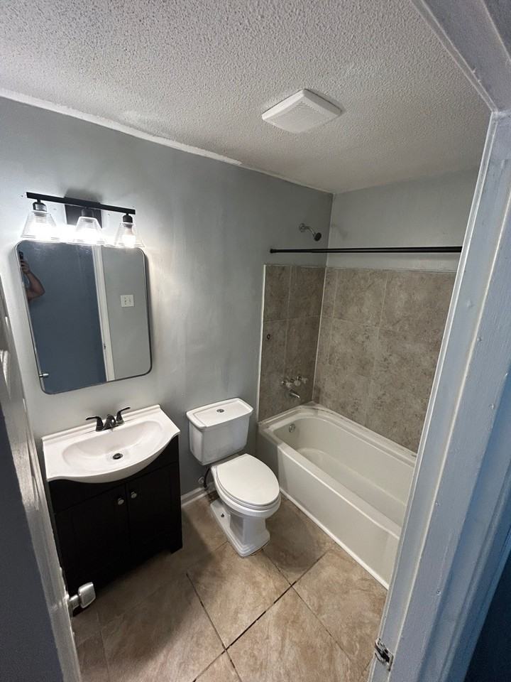 5222 Longbranch Dr #1 - Photo 3 of 11