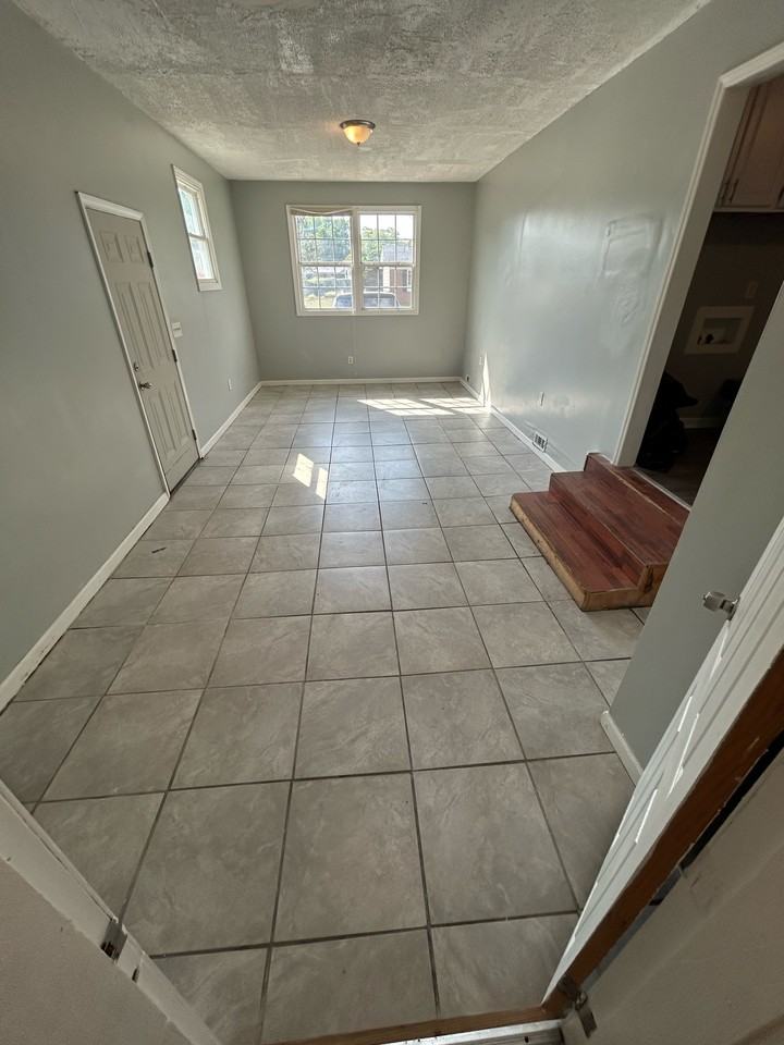 5222 Longbranch Dr #1 - Photo 4 of 11