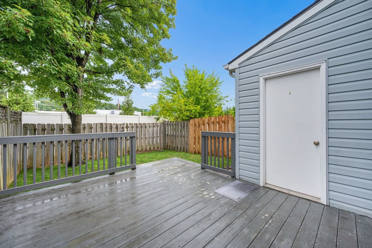 411 Old Oak Pl #1 - Photo 3 of 21