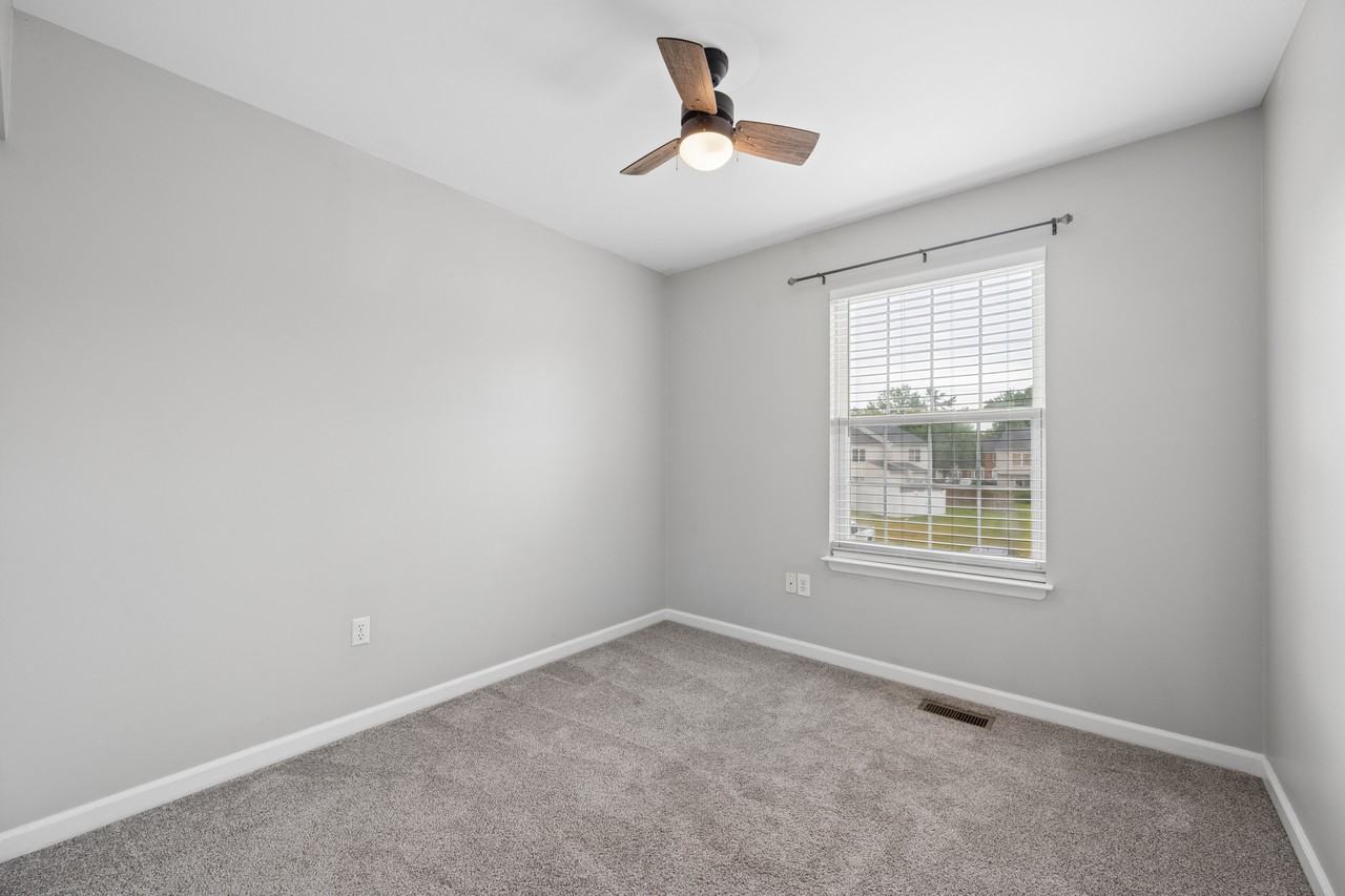 411 Old Oak Pl #1 - Photo 4 of 21