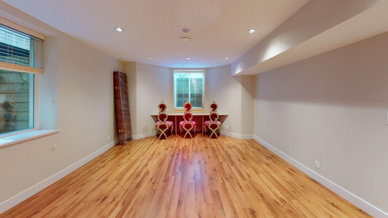 839 West 20th Street - Photo 8