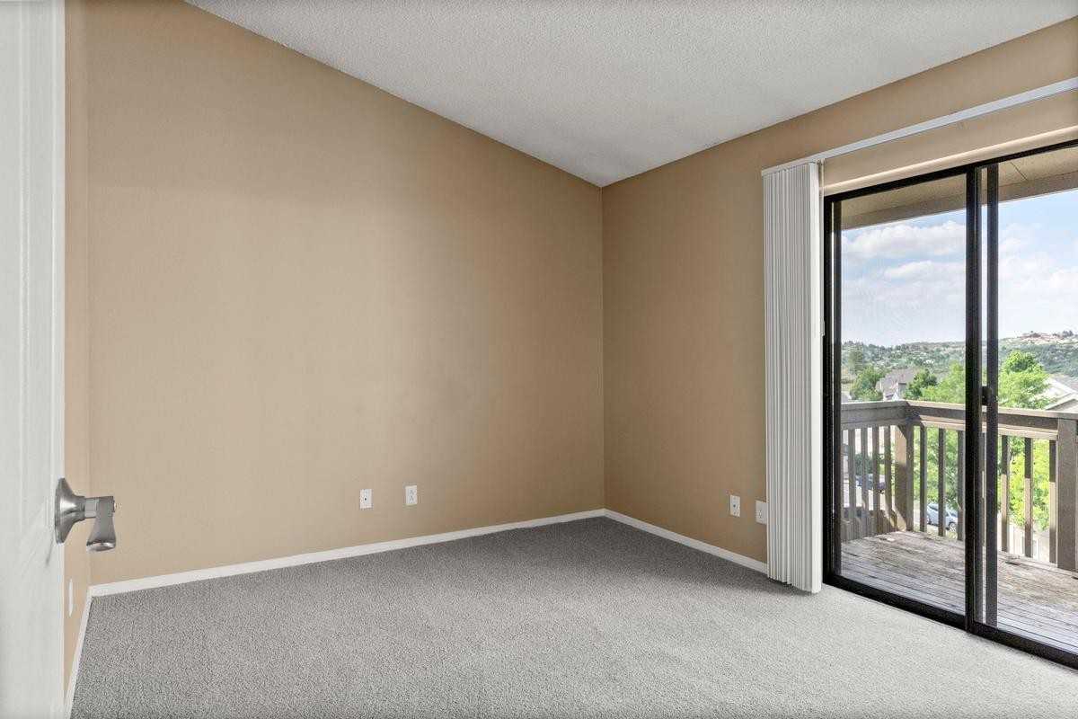 1129 S Eaton Cir - Photo 4 of 42