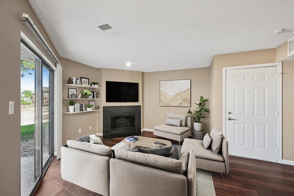 1129 S Eaton Cir - Photo 4 of 42