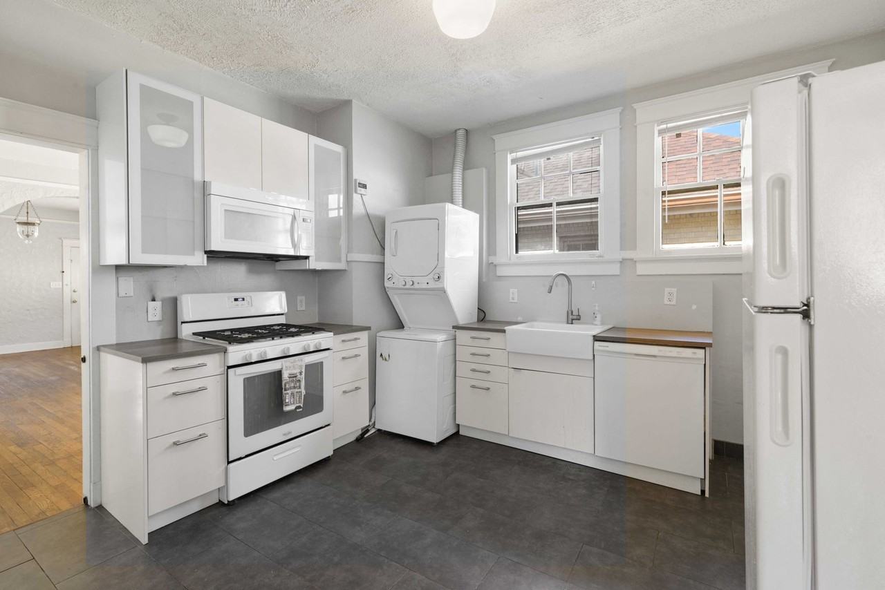 2817 Paris Ave - Photo 2 of 13