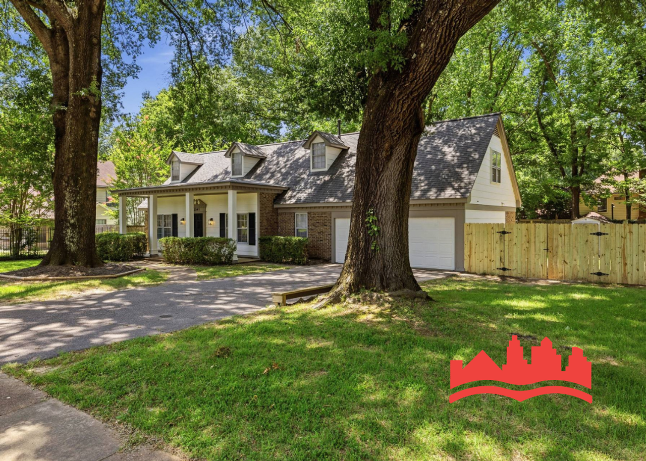 2541 Surrey Wood Dr - Photo 2 of 46