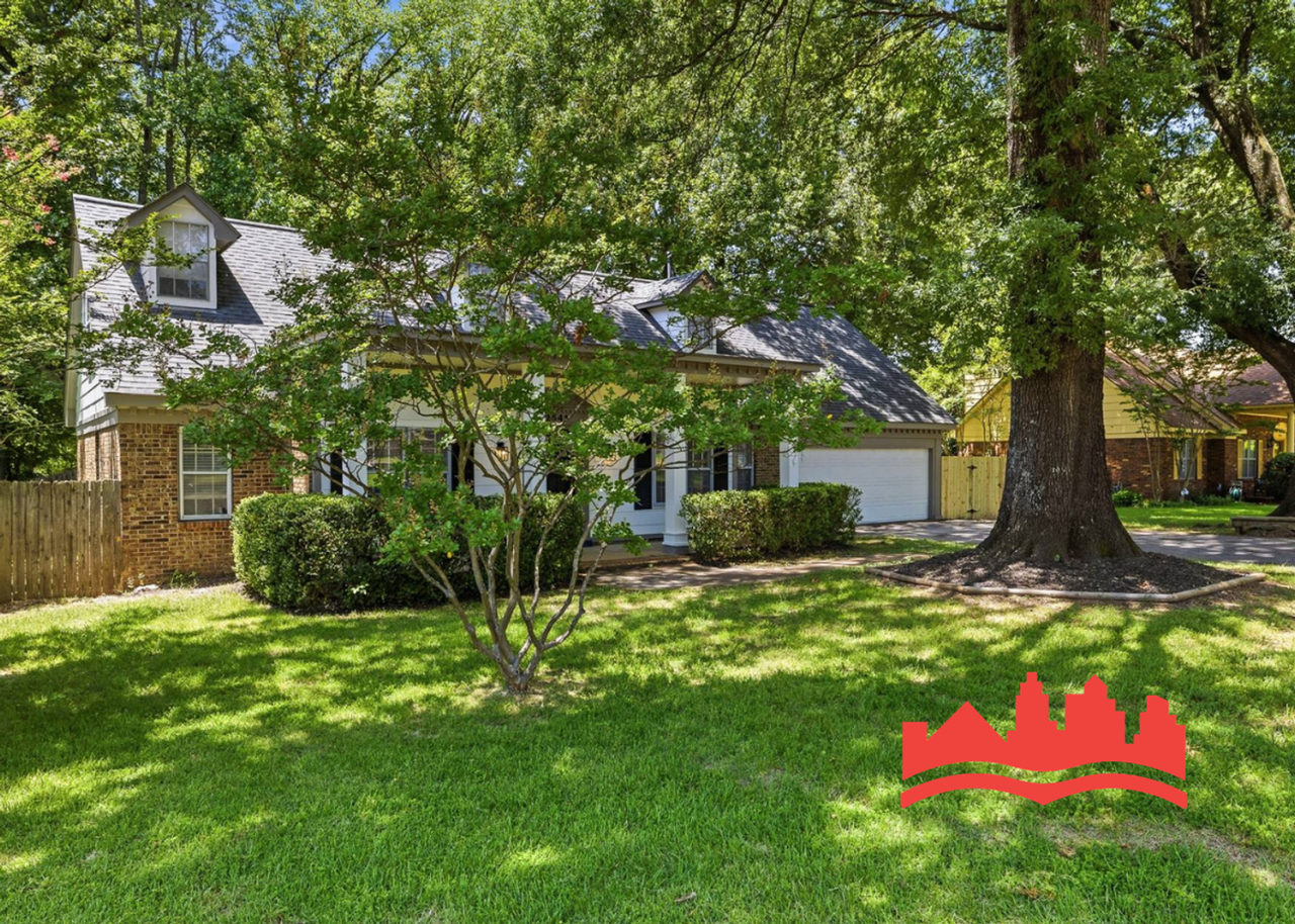2541 Surrey Wood Dr - Photo 3 of 46