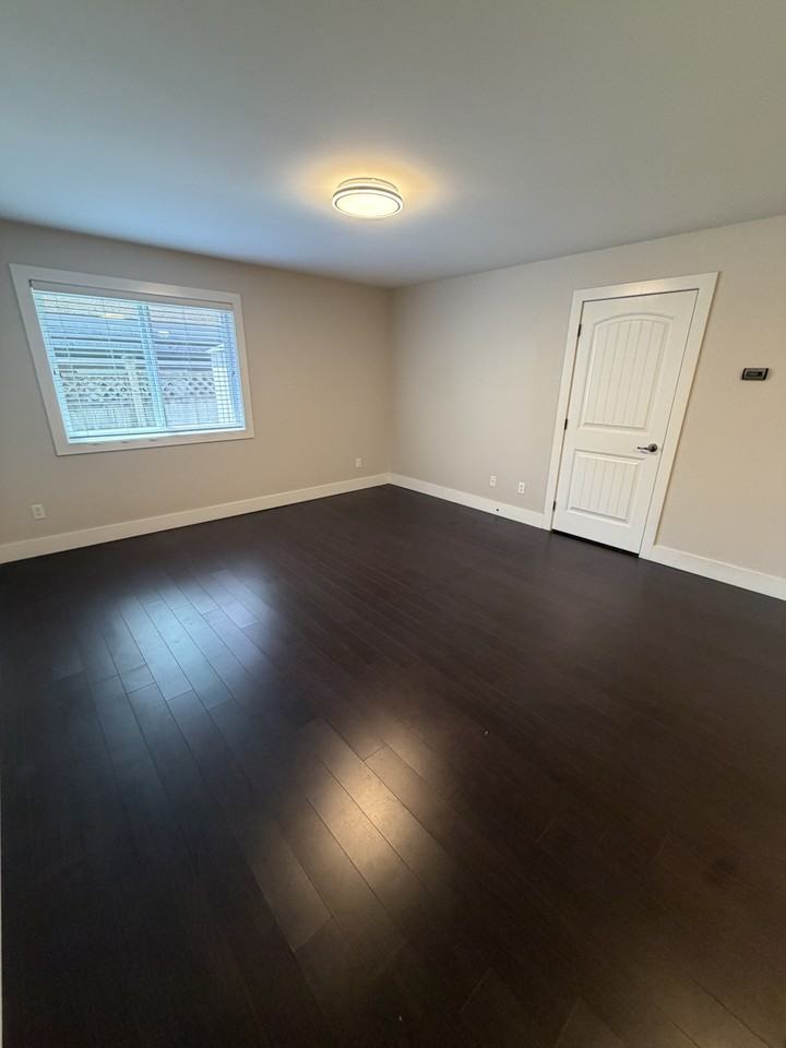 263 Dunlop Street - Photo 4 of 8