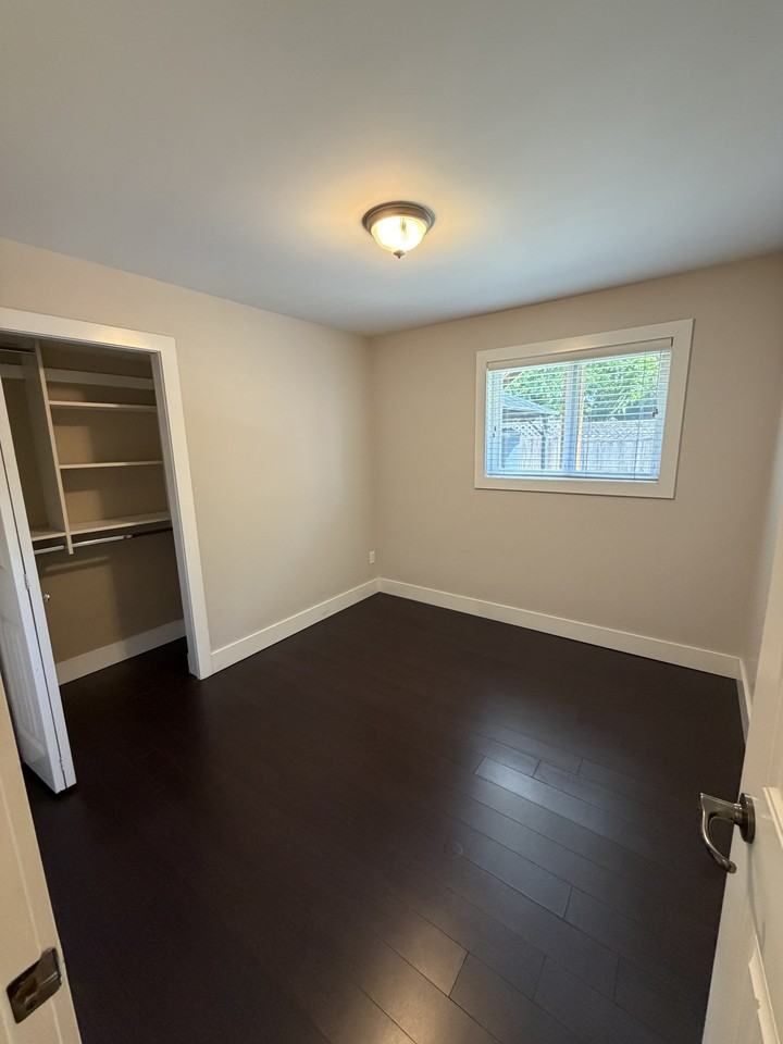 263 Dunlop Street - Photo 6 of 8