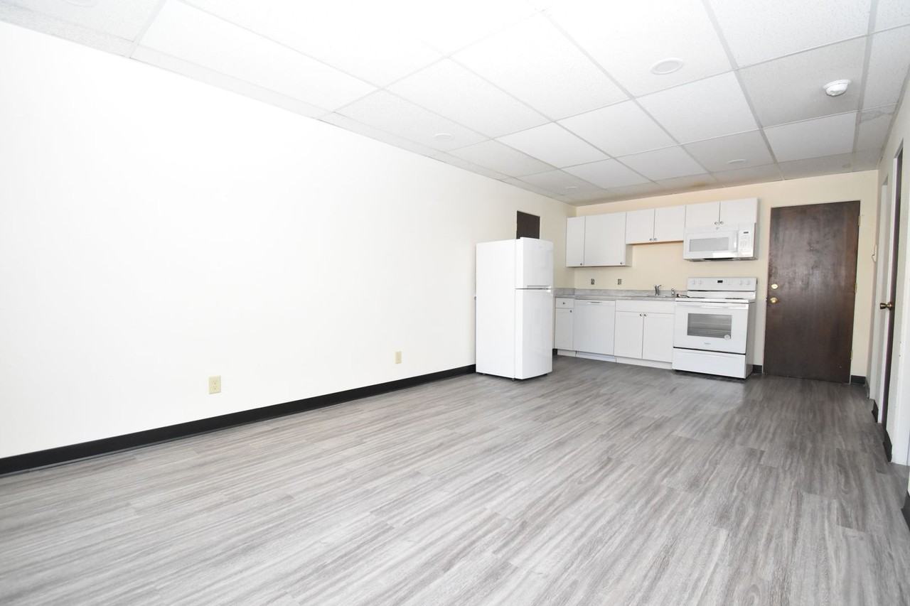 801 W Villard St #32 - Photo 4 of 10