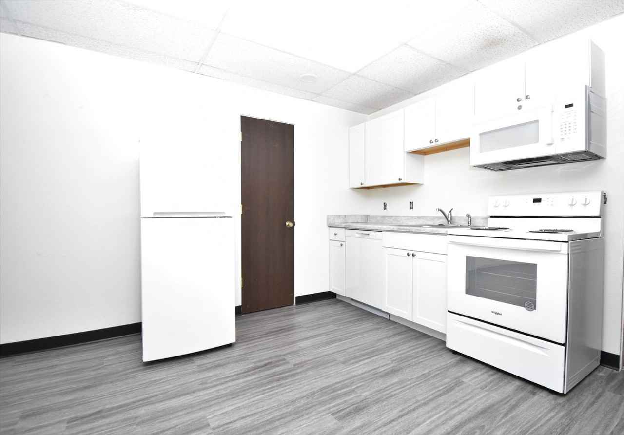 801 W Villard St #32 - Photo 6 of 10